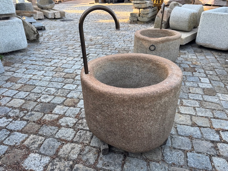 Brunnen Granit rund