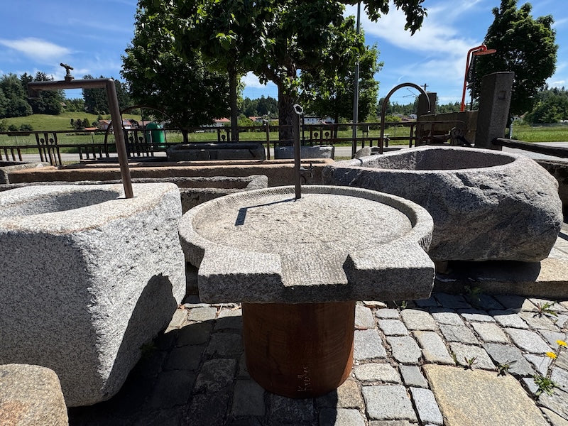 Gartenbrunnen Wasserfall Granit