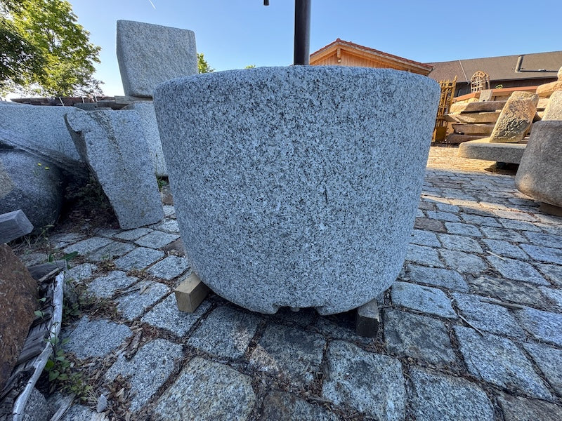 Granitoberfläche Brunnen Südtirol