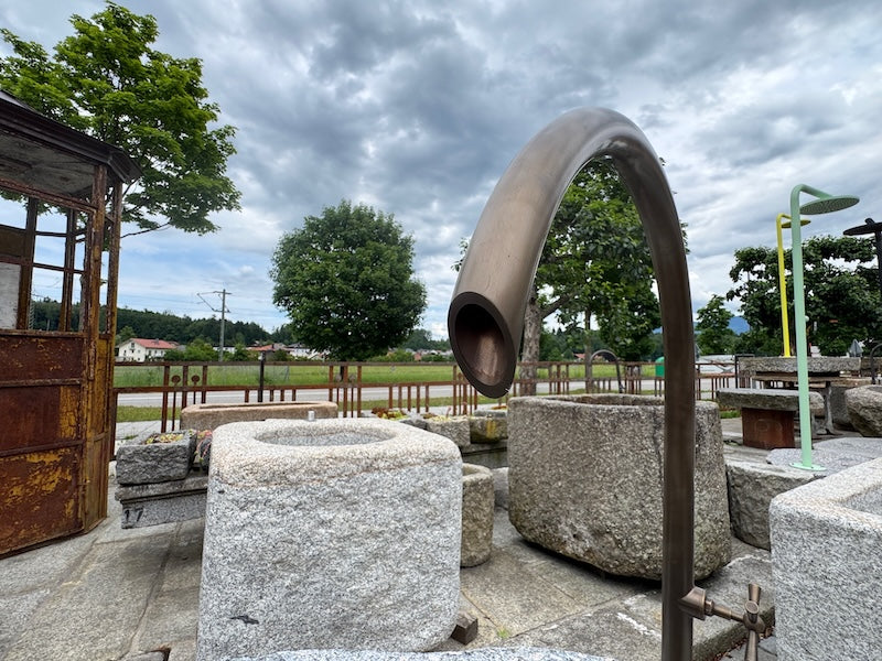 Findlingsbrunnen Österreich Wasser Handrad