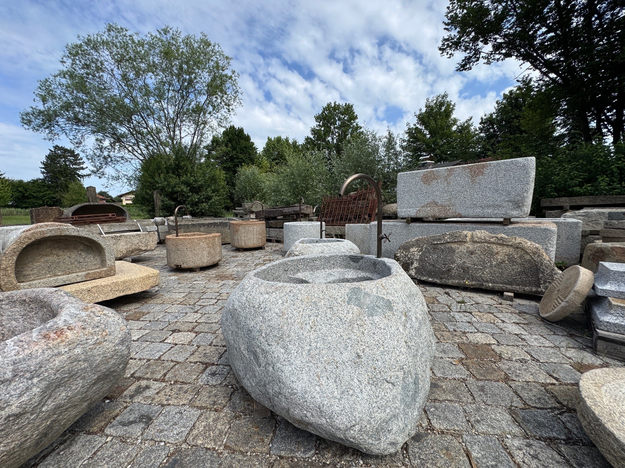 Findlingsbrunnen Garten