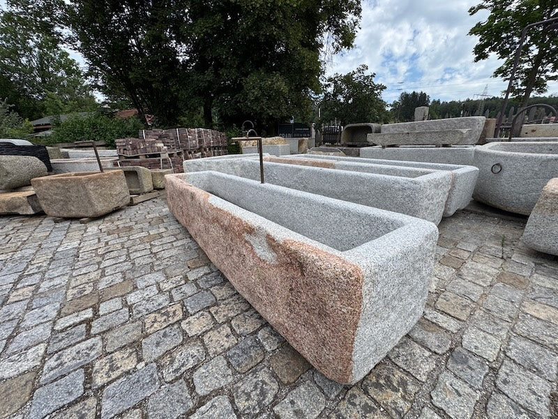 Granitbrunnen XXL mit Einschlüssen