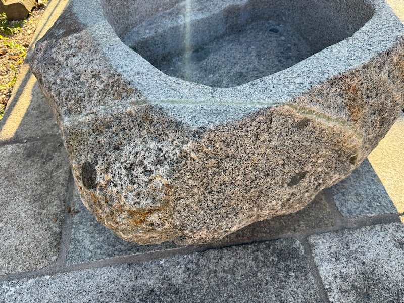 Findlingsbrunnen Schweiz