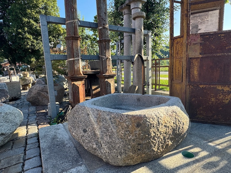 Findlingsbrunnen Schweiz