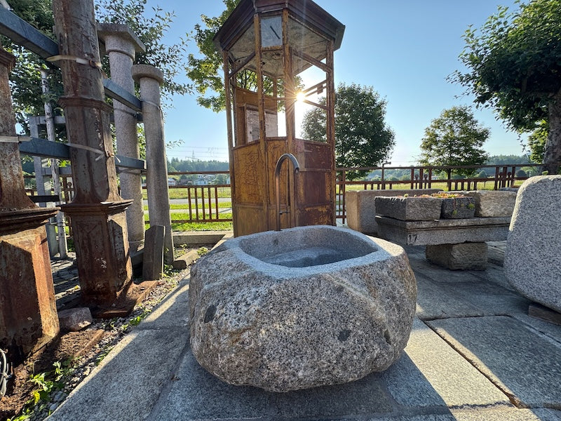Findlingsbrunnen Schweiz
