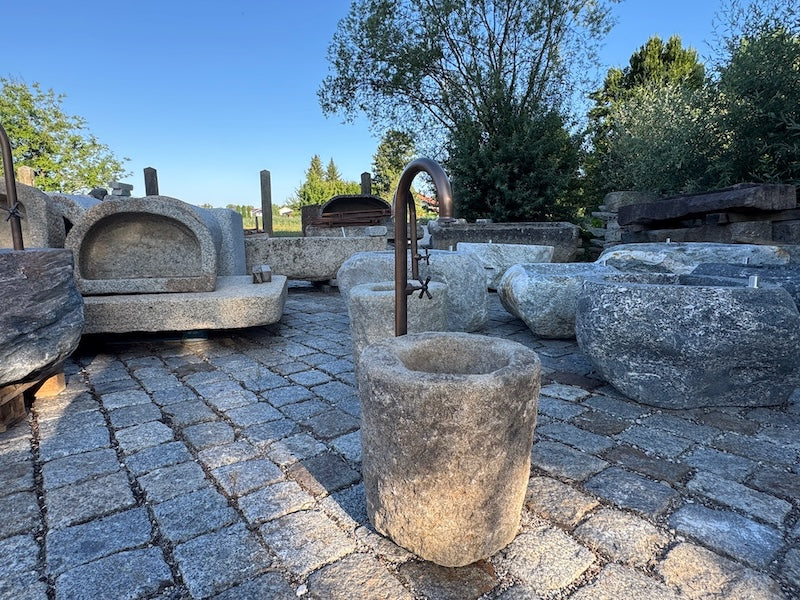 Steinbrunnen rund
