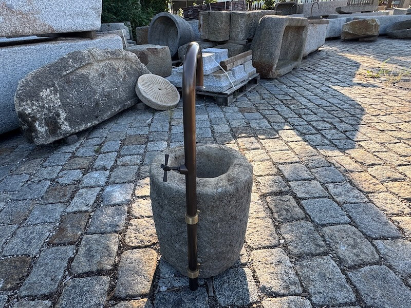 Steinbrunnen rund