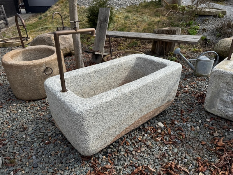 Granitbrunnen Kitzbühel mit Einlauf