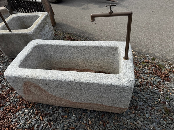 Granitbrunnen Kitzbühel Vorderansicht