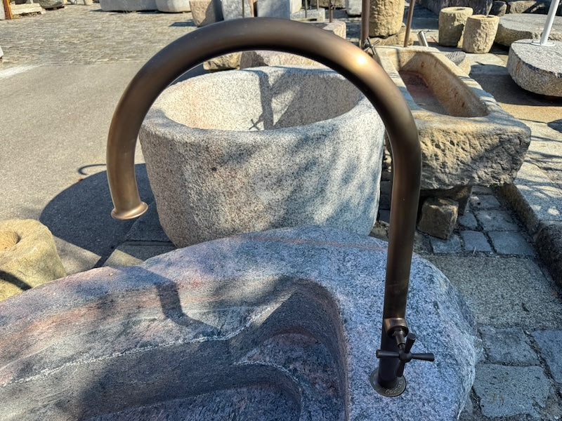 Steinbrunnen Wassereinlauf