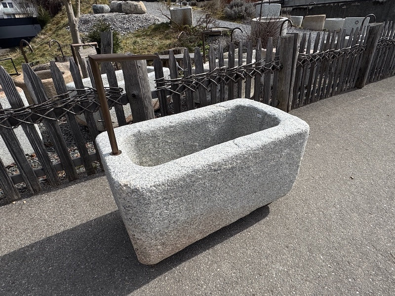 Granitbrunnen München geflammt