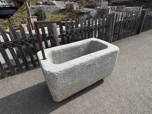 Granitbrunnen München geflammt