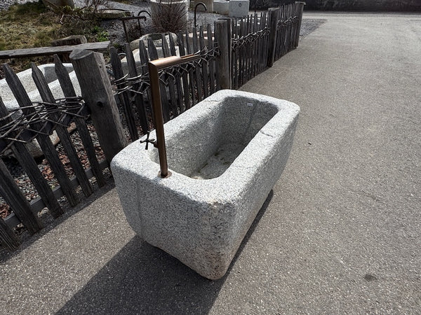 Granitbrunnen wild