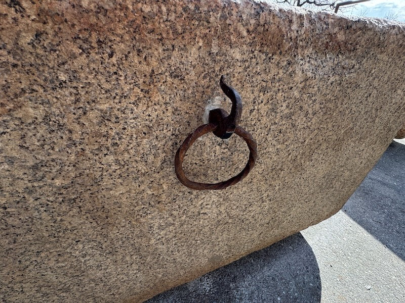 Granitbrunnen Allgäu Oberfläche