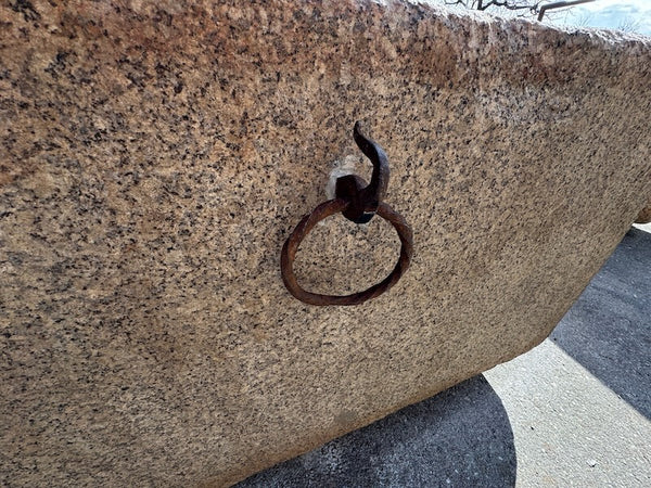 Granitbrunnen Allgäu Oberfläche