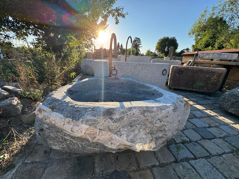 Naturstein Findling Seitenansicht