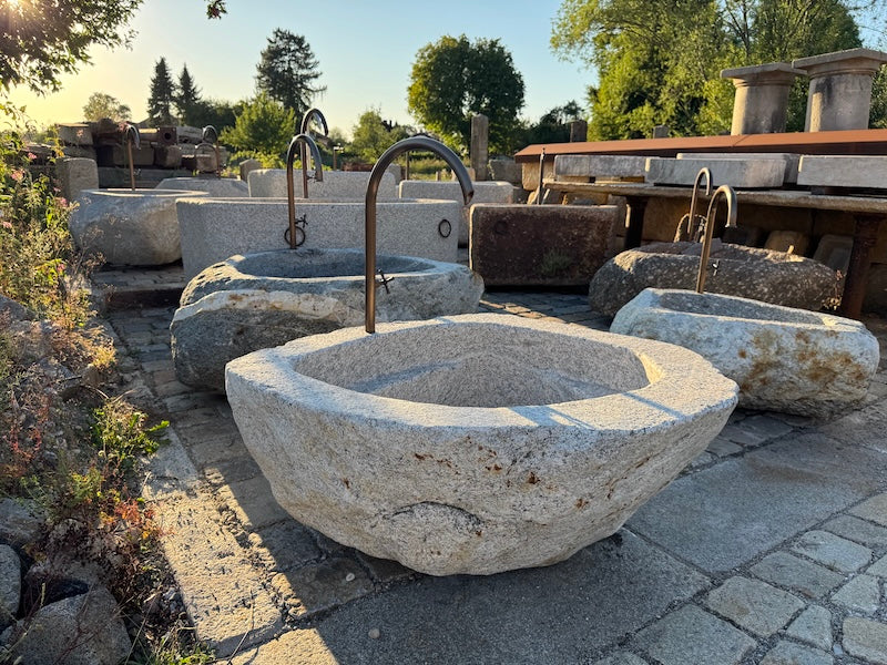 findlingsbrunnen mit wasserhahn Neu