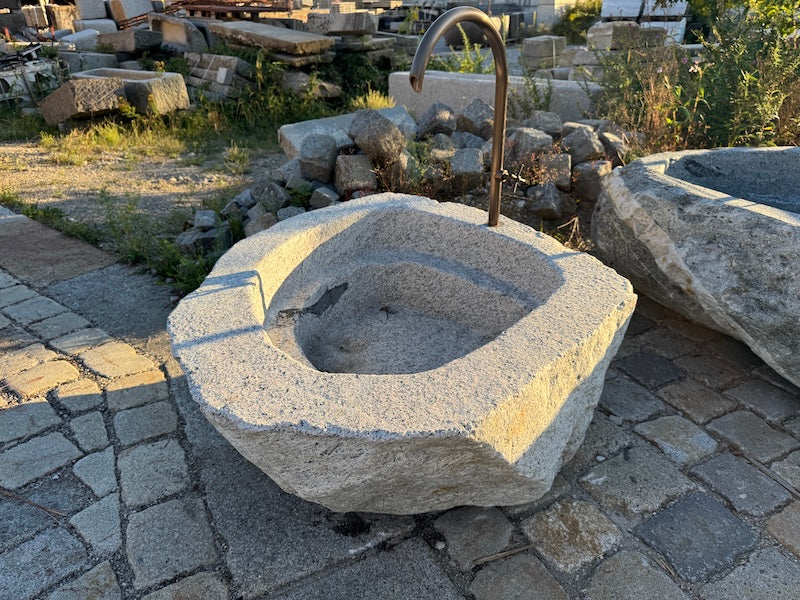 Gartenbrunnen aus Naturstein