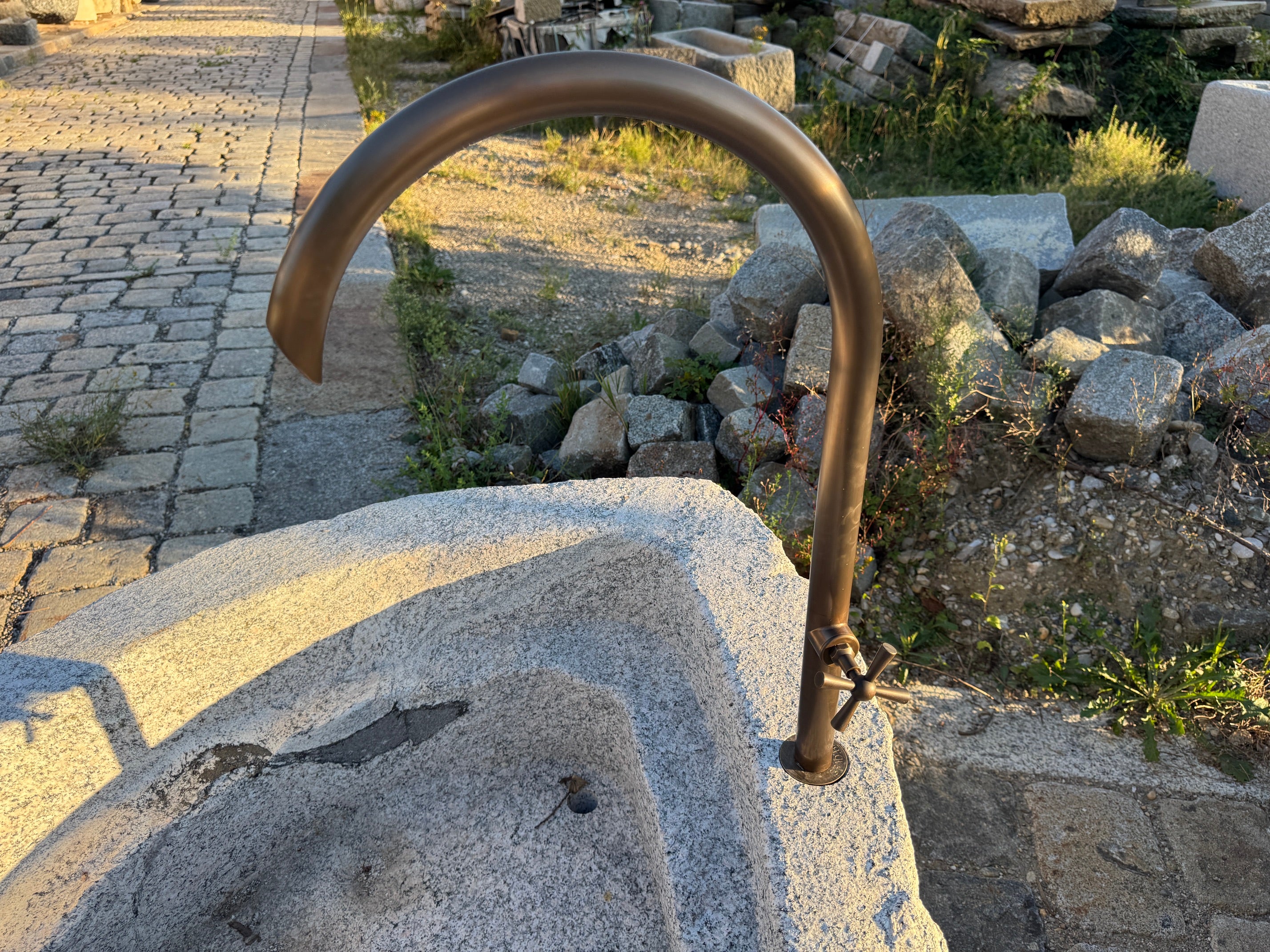 wasserhahn für steinbrunnen
