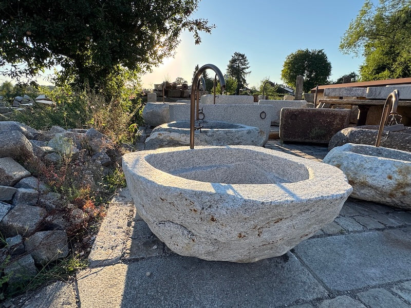 gartenbrunnen stein granit