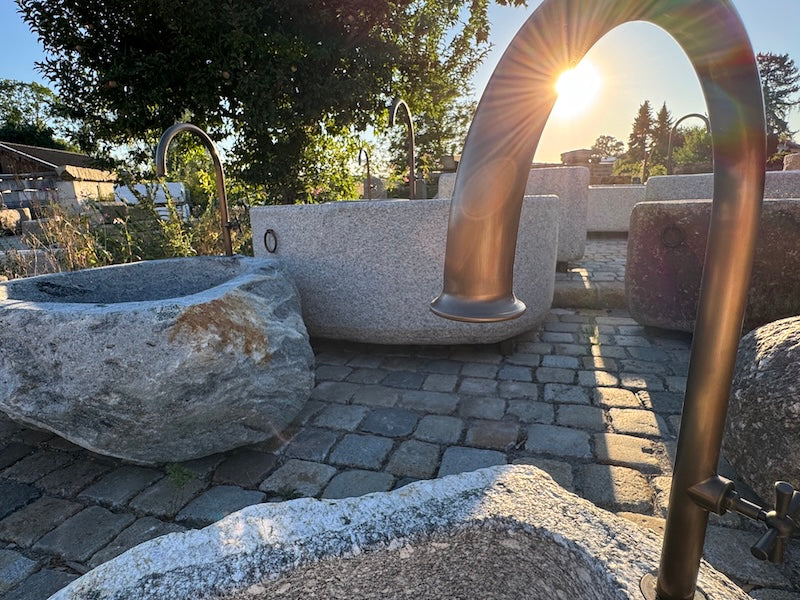 Messingwassereinlauf Findlingsbrunnen 