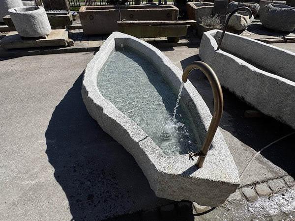 Granit Brunnentrog Seitenansicht