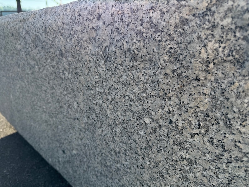 Granitbrunnen Rosenheim Oberfläche