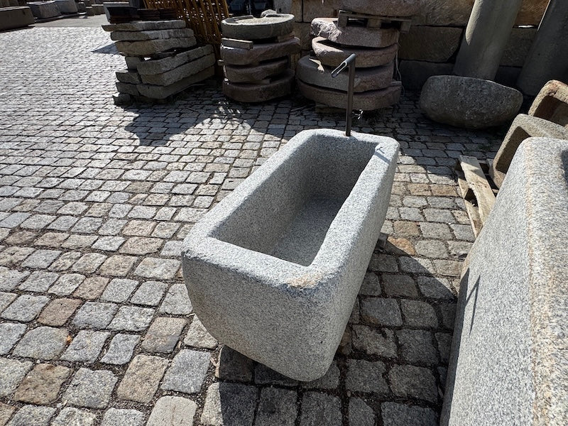Gartenbrunnen Granit Seitenansicht