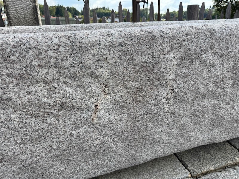 Granitbrunnen mit Wassereinlauf Oberfläche