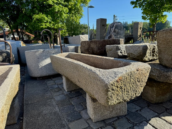 Steinbrunnen Unikat grau