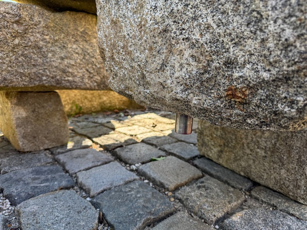 Steinbrunnen Unikat Wasserauslauf