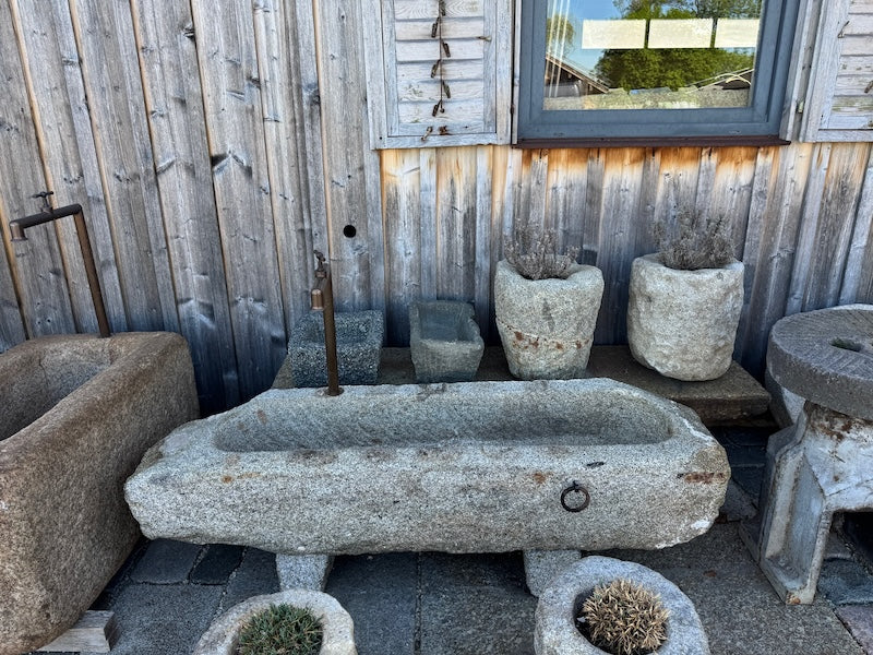 Alter Steintrog Garten