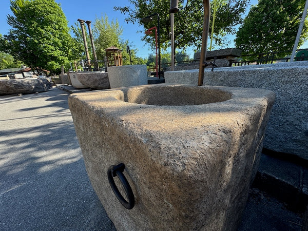Granitbrunnen quadratisch