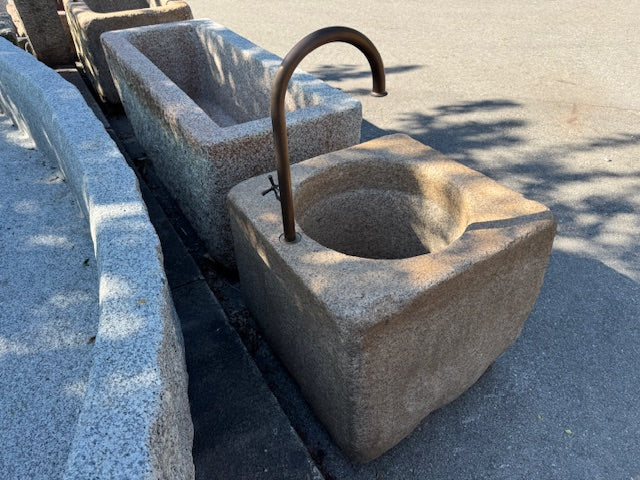 Granitbrunnen quadratisch