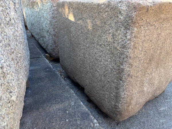 Granitbrunnen quadratisch Oberfläche