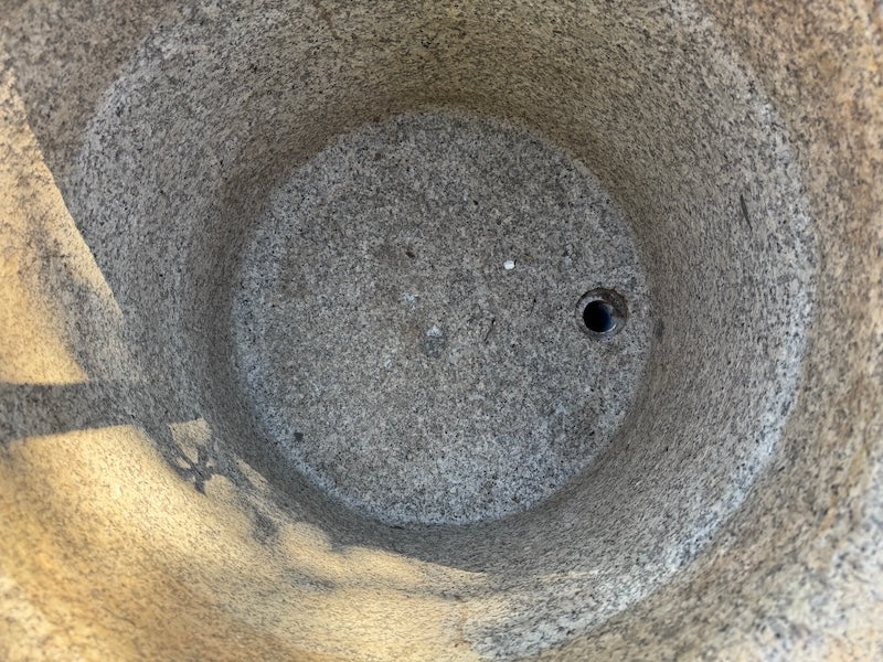 Granitbrunnen quadratisch