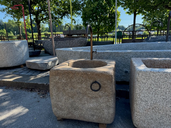 Grantibrunnen quadratisch Beckenansicht