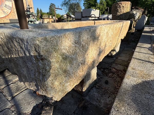 Steinfuttertrog Füße