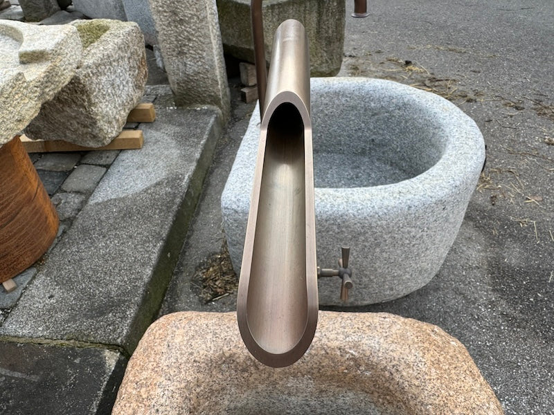 Steinbrunnen Bayern mit Einlauf