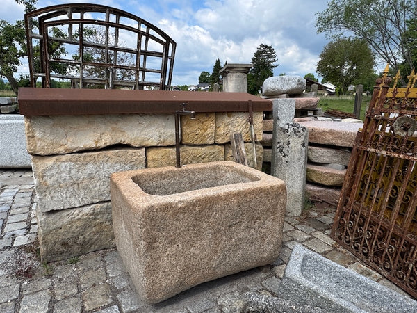 Alter Wassertrog Granit