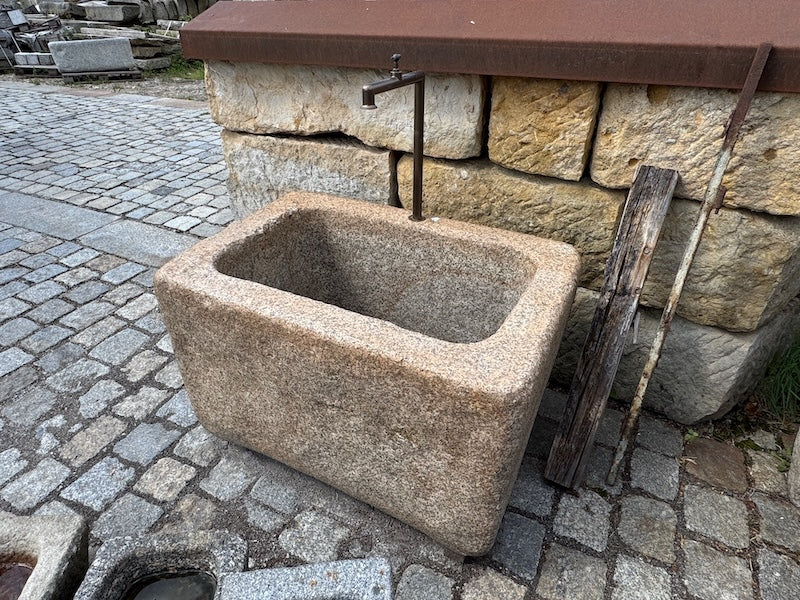 Alter Wassertrog aus Bayern