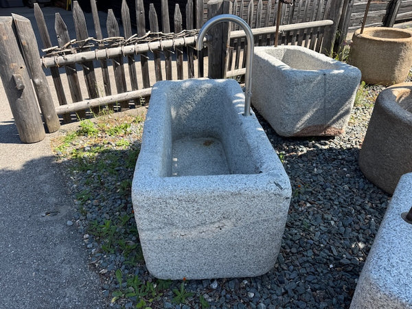 Granitbrunnen mit Edelstahlhahn