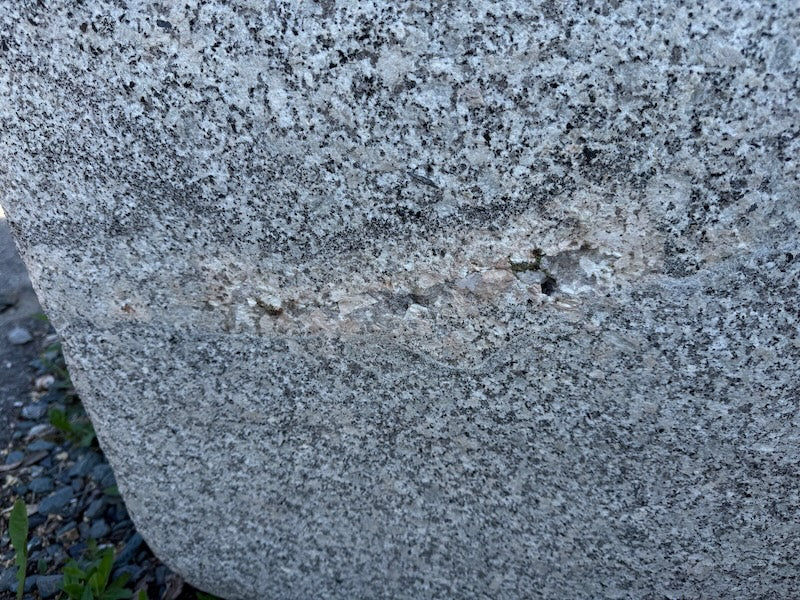 Granitbrunnen mit Wassereinlauf Oberfläche