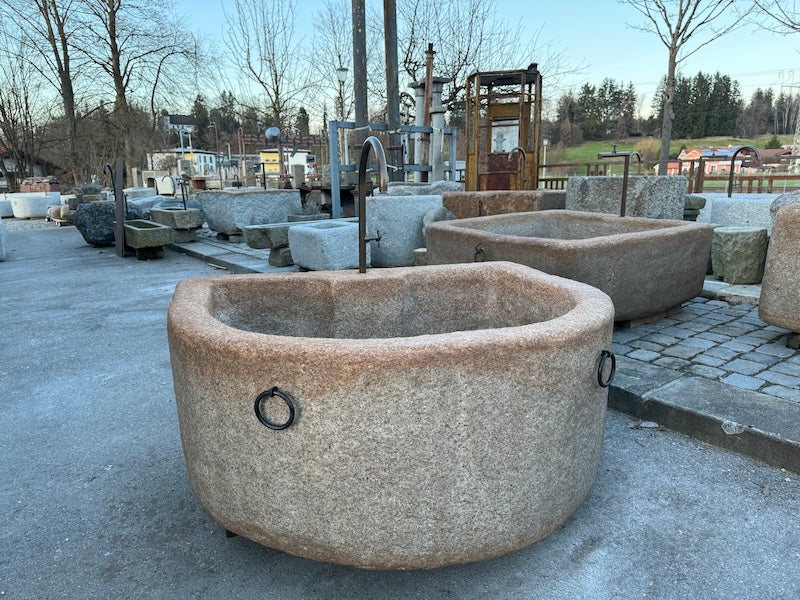 Steinbrunnen für den Garten aus Granit mit oder ohne Wasserhahn