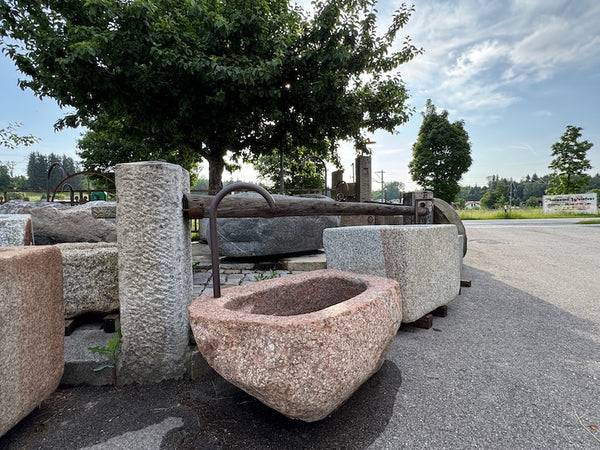 Granit Findling Brunnen
