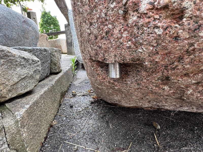 Granit Findling Brunnen