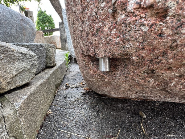 Granit Findling Brunnen