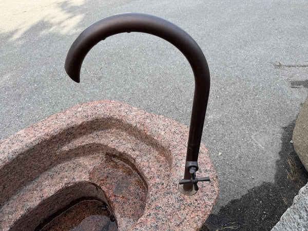 Granit Findling Brunnen