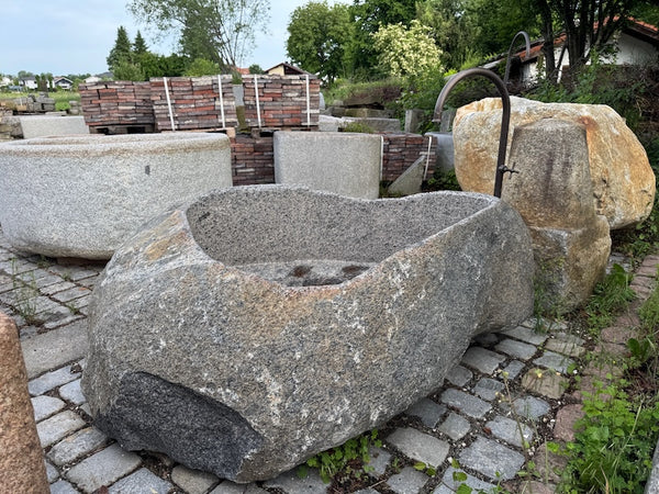 Naturstein Findling mit schöner Patina