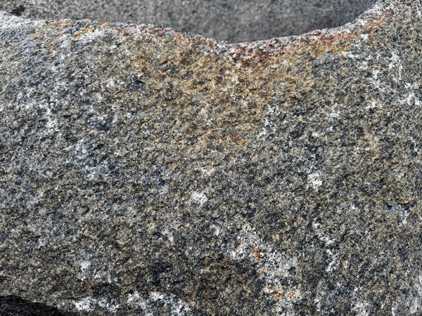 Naturstein Findling geflammte Oberfläche